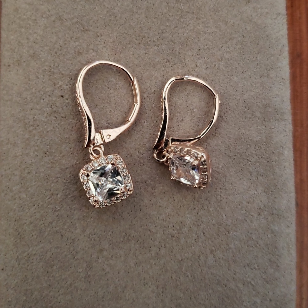 Costume dangle earrings